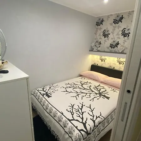 Naxos Apartman *